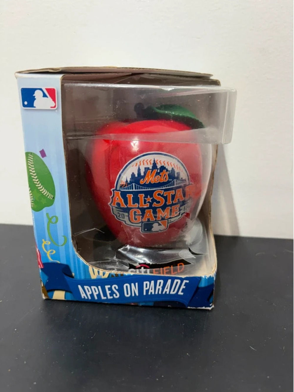 2013 MLB All-Star Game NY. Mets "Apples on Parade" Commemorative Apple Figurine